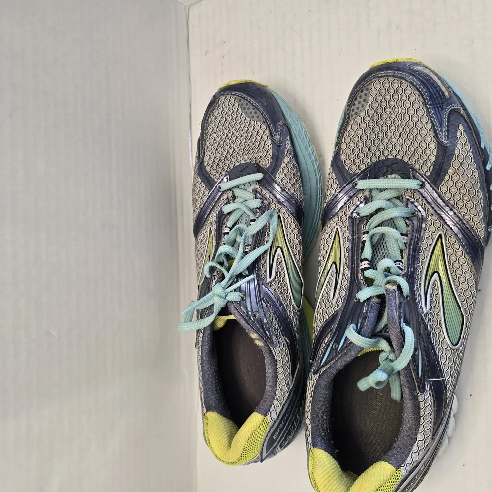 Brooks Gray and Yellow‎ Athletic Shoes with Breathable Mesh and Modern Design